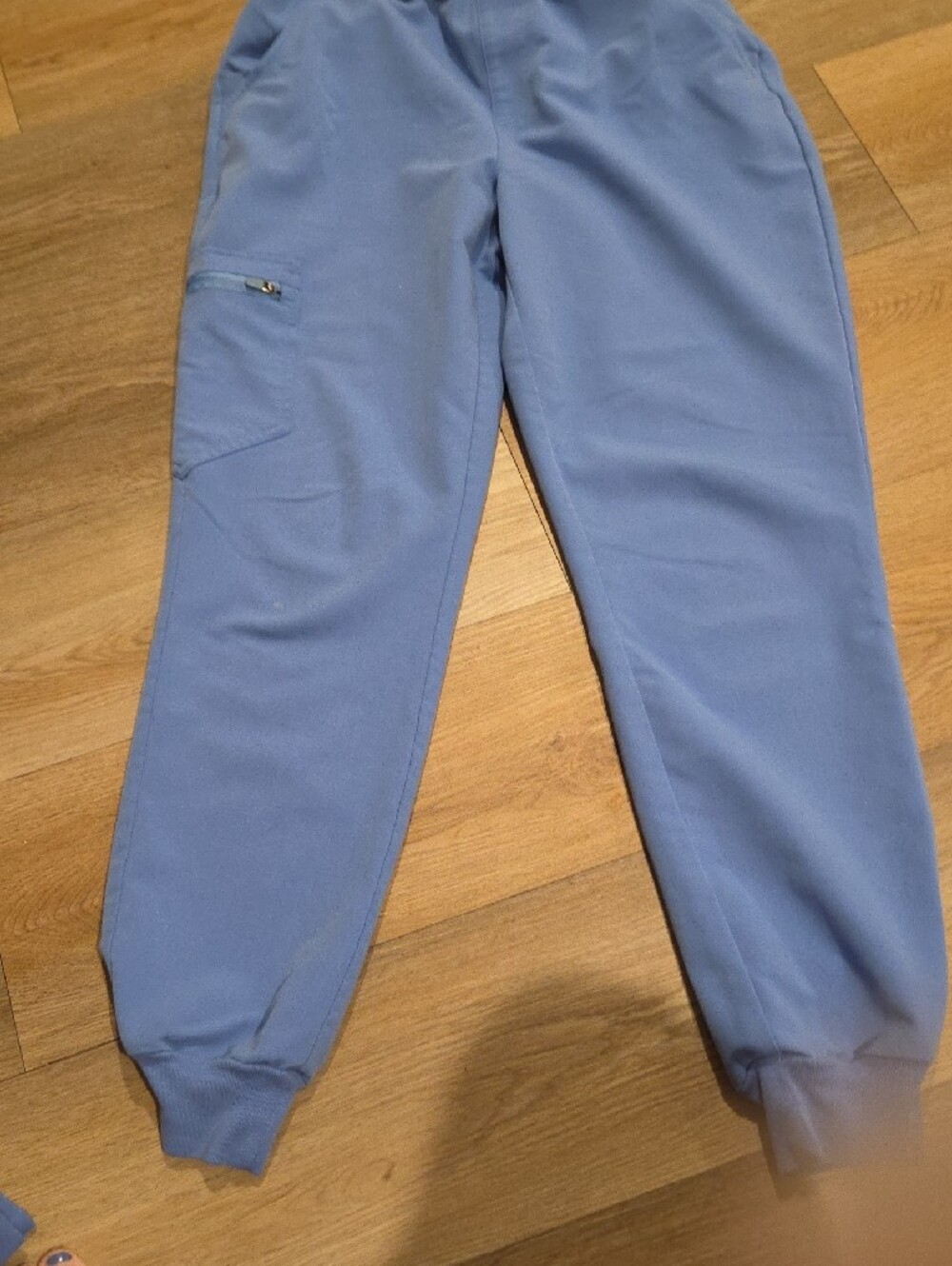 Figs Light Blue V-Neck Scrub Set - Classic Sky Small Spot On Knee. See Pic - Picture 5 of 11